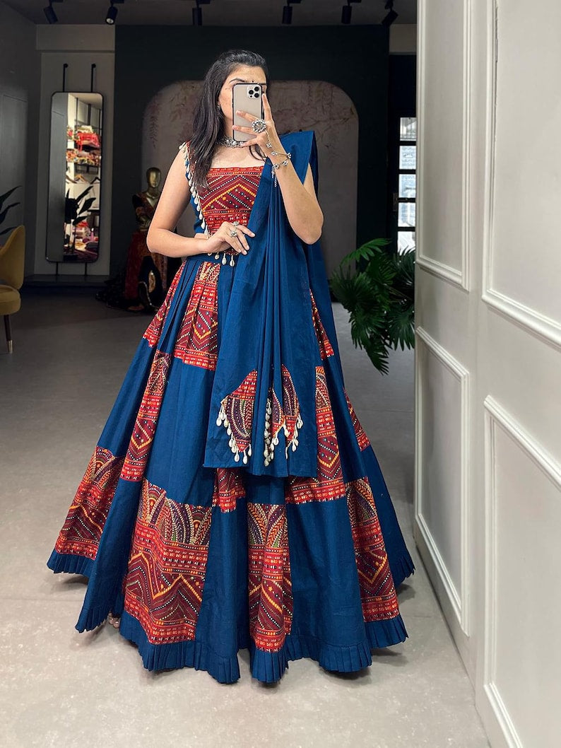 Gorgeous dual color Kali style Chaniya Choli 6mtr flair with a trendy blouse with mirror work