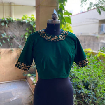 Green collar  embroidery blouse
