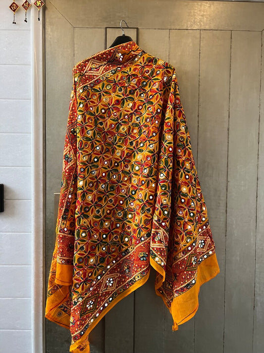 mirror work kutch embroidery dupatta