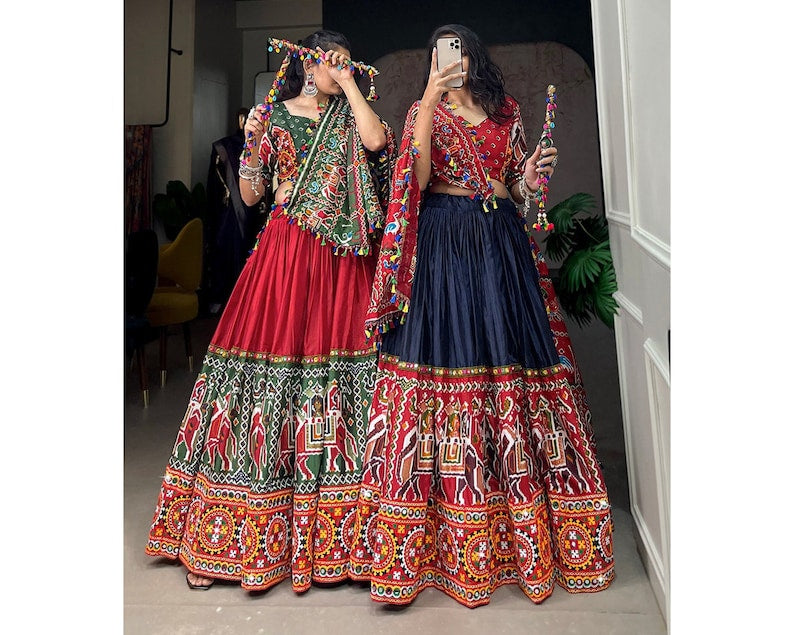 Women Self Design DOLA SILK Patola Print with foil work
